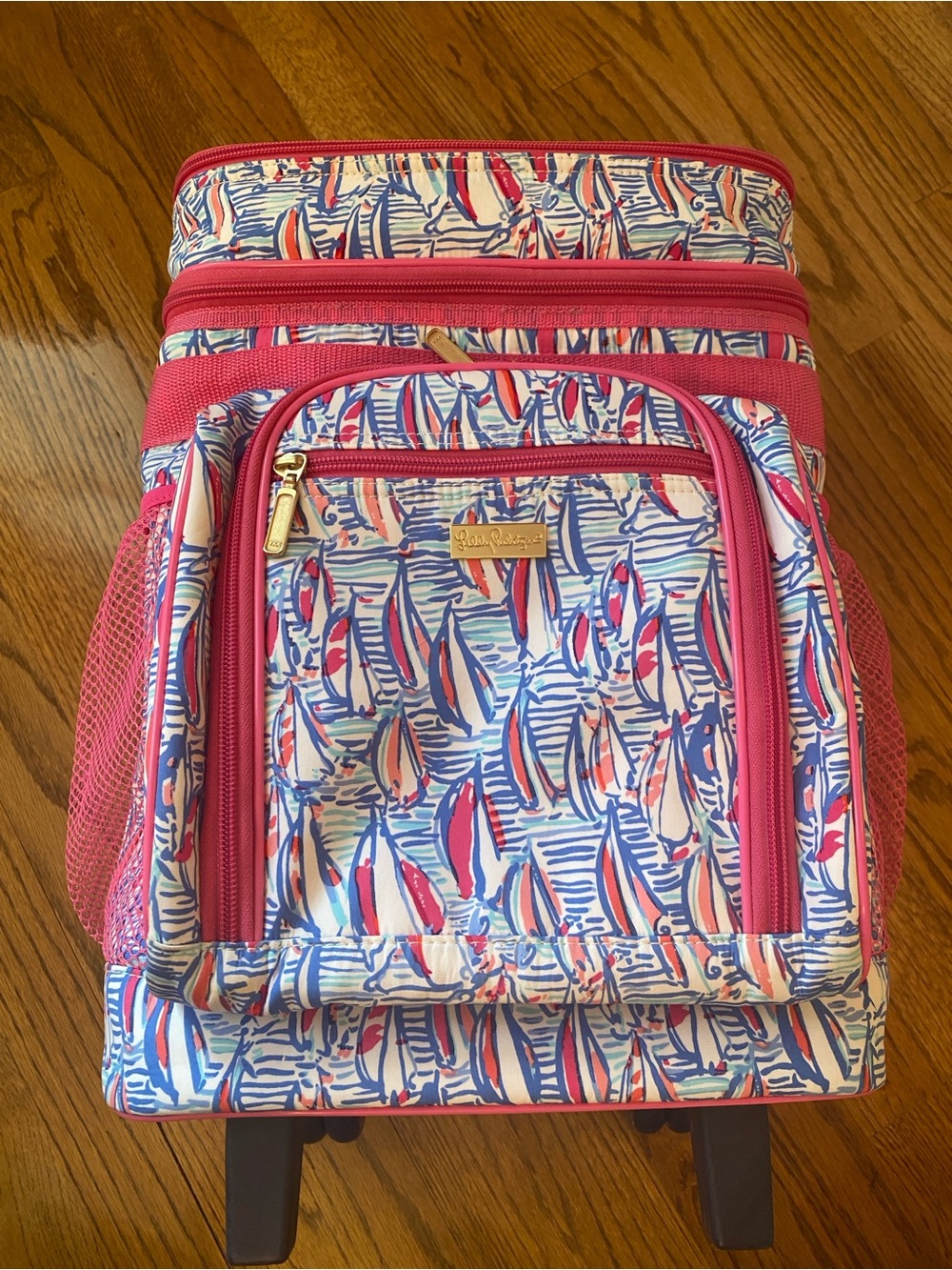 Lilly Pulitzer NWOT Pink & Blue Sailboat Patterned Rolling Insulated Cooler Bag - Picture 3 of 16